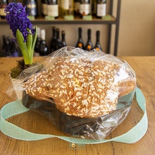 Carica l'immagine nel visualizzatore di Gallery, Colomba classica con glassa all'amaretto e arancia candite g 750