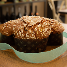 Carica l'immagine nel visualizzatore di Gallery, Colomba classica con glassa all'amaretto e arancia candite g 750