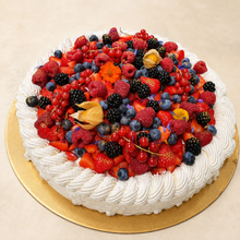 Carica l'immagine nel visualizzatore di Gallery, Sfogliata di compleanno con crema e frutti rossi