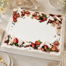 Carica l'immagine nel visualizzatore di Gallery, Torta di compleanno rettangolare con fragole meringhe e cacao
