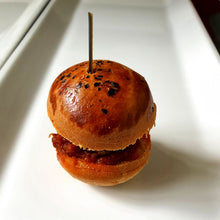 Carica l'immagine nel visualizzatore di Gallery, Mini burger caldo
