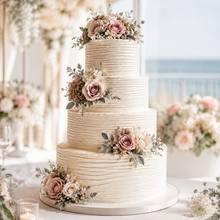 Carica l'immagine nel visualizzatore di Gallery, Torta nuziale 2026 a piani con texture materica e fiori cipria
