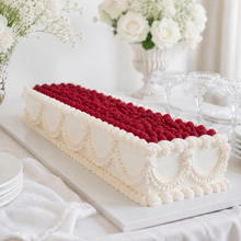 Carica l'immagine nel visualizzatore di Gallery, Long wedding cake 2026 in stile Lambeth con lamponi
